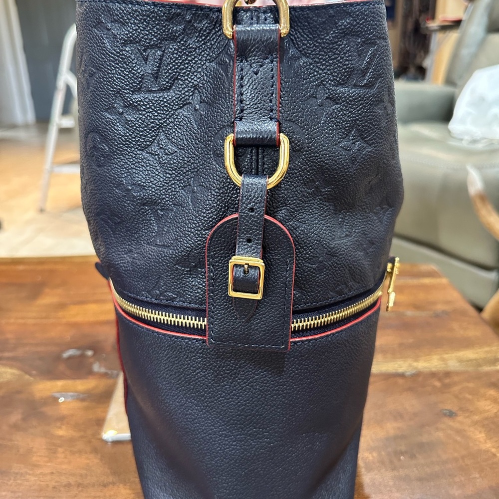 ❌❌SOLD❌❌🅰️ Gorgeous LV Melie Hobo - Picture 2 of 16